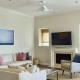 Expansive Five-Bedroom Home with Rooftop Entertain, Los Angeles - Foto 10