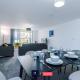 Large 2 Bedroom Apartment With Balcony By Host A Home, Manchester - Photo 9