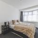 Spacious 5BD Home with Garden and Parking at Hounslow, Cranford (fotografie 8)
