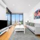 Modern Luxe Charm with Balcony Parking Gym, Melbourne (Foto 3)