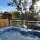 Sparrowhawk Cottage with Hot Tub