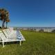 Beachfront Comfort with Pool, Balcony & Steps to Flagler Avenue, Chicken Island - Fotografie 4