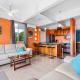 Modern Top-Floor Condo with Panoramic Views and Community Pool, Coco (zdjęcie 9)