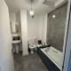 Salford Quays Modern 2BR Apt, Manchester - Photo 5
