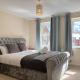 4BR Home - Gym - 3BA - Free Parking - En-suite - Near LGW Airport, Horsham