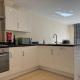4BR Home - Gym - 3BA - Free Parking - En-suite - Near LGW Airport, Horsham (fotografie 5)