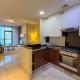 Elegant 1BR with Canal Views in Business Bay, Dubaj - Fotografie 9