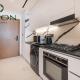 Stunning Luxury Studio with Jacuzzi and Canal View on High Floor, Close to Dubai Mall, Swimming Pool, Advanced Gym with PT, Sauna, Steam Room, Ice Bath, Swimming Pool, Best Building in Area, Dubaï - Photo 2