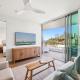 Beachfront 1-Bed Flat with Pool & Gym Access Голд-Кост - Фото 10