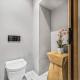 Refined 2-Bed Soho Apartment with AC - Sleeps 6, Londra (foto 10)