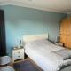 Studio- Sleeps 2- Free WiFi- Luxury Shower