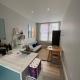Chic 1BD Flat wPatio - 2 Mins from Baron's Court!, Londýn - Fotografie 2