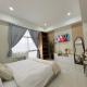 Chic Condo with Gym and Pool Access