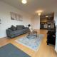 Modern 2 Bed Flat with Balcony in Hounslow, Cranford (fotografie 2)