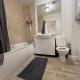 Modern 2 Bed Flat with Balcony in Hounslow, Cranford (fotografie 10)