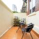 Shanghai Hills & Well-time MCM Family B&B with Terrace Near Line2 Jing'an Temple, Shanghai - Foto 2