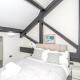 Apartment - Sleeps 4 - Parking - Workspace Bradford - Foto 5