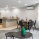 Modern 4BR Home near Albany and Browns Bay Beach, Окленд - Фото 3