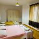 Golem Beach Apartment - Very Large - Self Check In - Parking Available, Голем (фото 2)