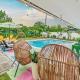 Charming Tropical Getaway with Heated pool-3mile to Beach