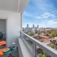 Shoreditch Central 2BR Sleeps 6 Balcony views, Лондон - Фото 7