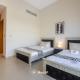 4BR Villa in Prime Location with Private Garden Dubai - Foto 10