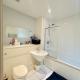 Spacious Room in Cardiff Bay Apartment with Private Bathroom - Photo 8