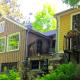 Luxurious Riverfront Cottage with a Hot Tub and a Fireplace near the Twin Lakes, Connecticut, Falls Village