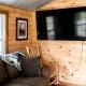 Romantic Log Cabin Accommodation with Private Jacuzzi near Huntington, West Virginia, Genoa (фото 2)