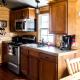 Romantic Log Cabin Accommodation with Private Jacuzzi near Huntington, West Virginia, Genoa (фото 3)
