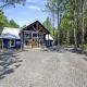 Breathtaking Luxurious Cabin with Fire Pit, Screened Beautiful Porch and Jacuzzi in Oklahoma