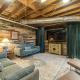 Wooden Cabin with Hot-Tub and Pool Table in Demorest, Georgia, Demorest
