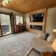 Secluded Luxury Cabin with Hot Tub on 10 Private Acres near Trails in Reed City, Michigan, Idlewild (fotografie 10)