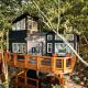 Breathtaking Tree House with Jacuzzi and Lofted Interior in Georgia