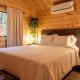 Cozy Log Cabin with a Hot Tub near Seneca Rocks, West Virginia - Perfect for a Romantic Glamping Getaway to the Mountains, Riverton - Fotografie 4