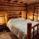 Secluded Rustic Cabins with Private Pond & Trails near ORV Routes in White Cloud, Michigan, Ramona (foto 8)