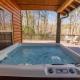Incredible Cabin with Pool Table and Hot-Tub in Cleveland, Georgia, Stovall Mill (zdjęcie 5)