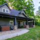 Sweet Private Cabin with Jacuzzi and Fire Pit in Ohio, Walnut Creek