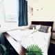 High Rise 2br In the Makati Skyline with KTV Pools, Манила - Фото 3