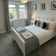 Storey Flat - Sleeps 4 - Pet friendly - Parking
