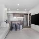 QV Stays Modern City Retreat, Окленд - Фото 9