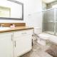 Spacious 5BR 3BA Home with Free Parking and WiFi 10 Minutes to Downtown LA Perfect for Large Groups, Los Angeles - Foto 8