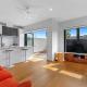 The Urban Retreat - Takapuna Central Apartment, Окленд - Фото 5