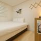 SNUG STAY #Hongik University Station 20 minutes #Gangnam Station 30 minutes #Incheon Airport 1 hour, Seúl - Foto 3
