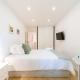 Artistic 2-bedroom apartment with courtyard, Lisbon - Photo 9