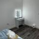 Ideal Heathrow Base 2BR 2BA Apt in Hounslow - Foto 1