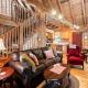Romantic Cabin Getaway - King Bed - Fast Wi-Fi - Pet-Friendly, Meadows of Dan