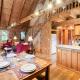 Romantic Cabin Getaway - King Bed - Fast Wi-Fi - Pet-Friendly, Meadows of Dan (zdjęcie 5)