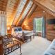 Romantic Cabin Getaway - King Bed - Fast Wi-Fi - Pet-Friendly, Meadows of Dan (zdjęcie 8)