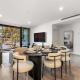 Luxe 3BR CBD Apartment with River Views and Resort Style Amenities, Melbourne (zdjęcie 10)